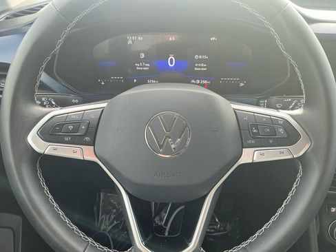 Used 2024 Volkswagen Taos SE image 23