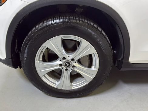 Used 2018 Mercedes-Benz GLC 300 4MATIC w/ Premium Package image 29