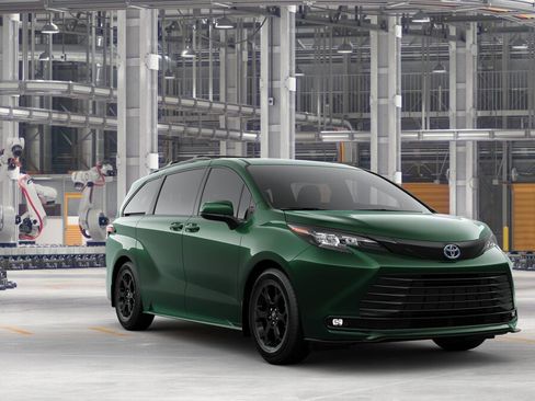 New 2025 Toyota Sienna XLE Woodland Edition image 15
