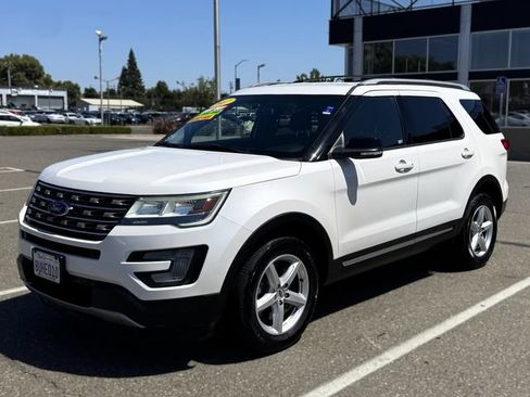 Used 2017 Ford Explorer XLT AWD/4WD image 9