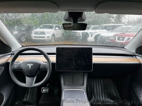 Used 2024 Tesla Model Y 2WD image 21