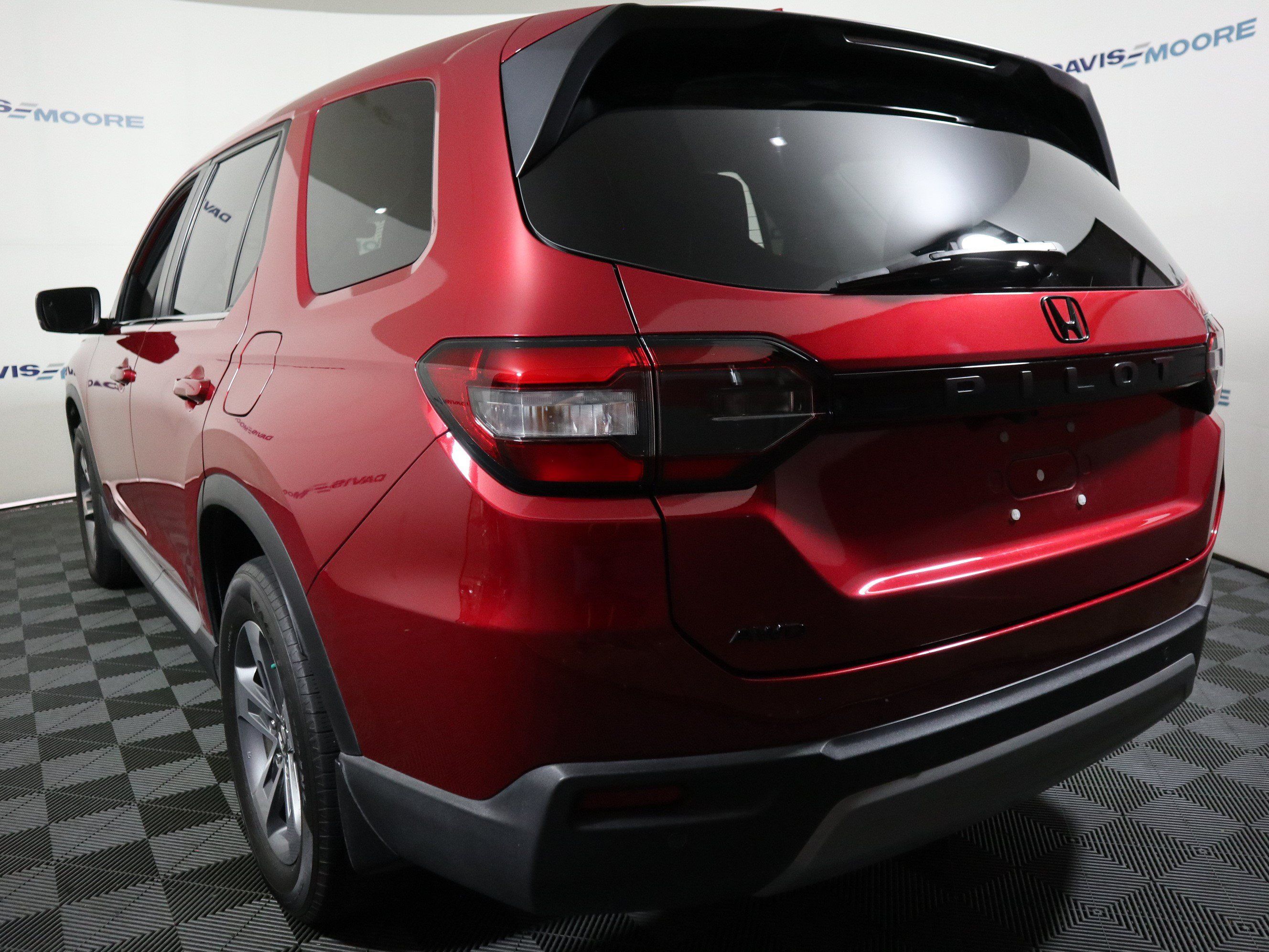 Used 2025 Honda Pilot EX-L image 9