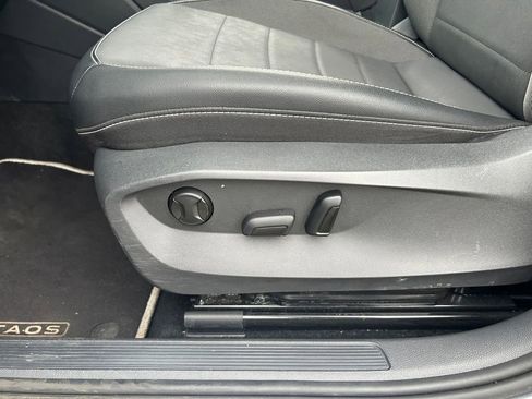 Used 2023 Volkswagen Taos SE AWD/4WD image 21