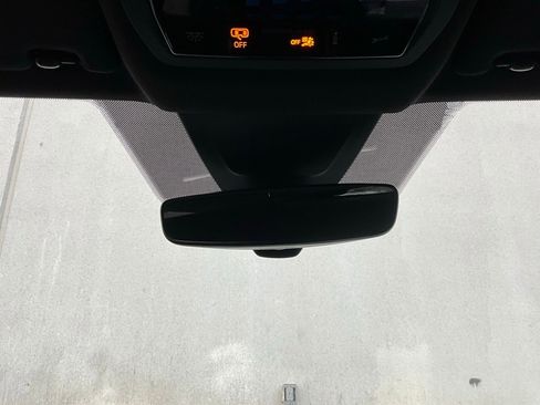 Used 2025 Volkswagen Atlas Cross Sport SE image 18