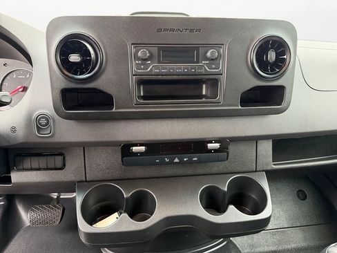 Used 2025 Mercedes-Benz Sprinter 2500 image 11