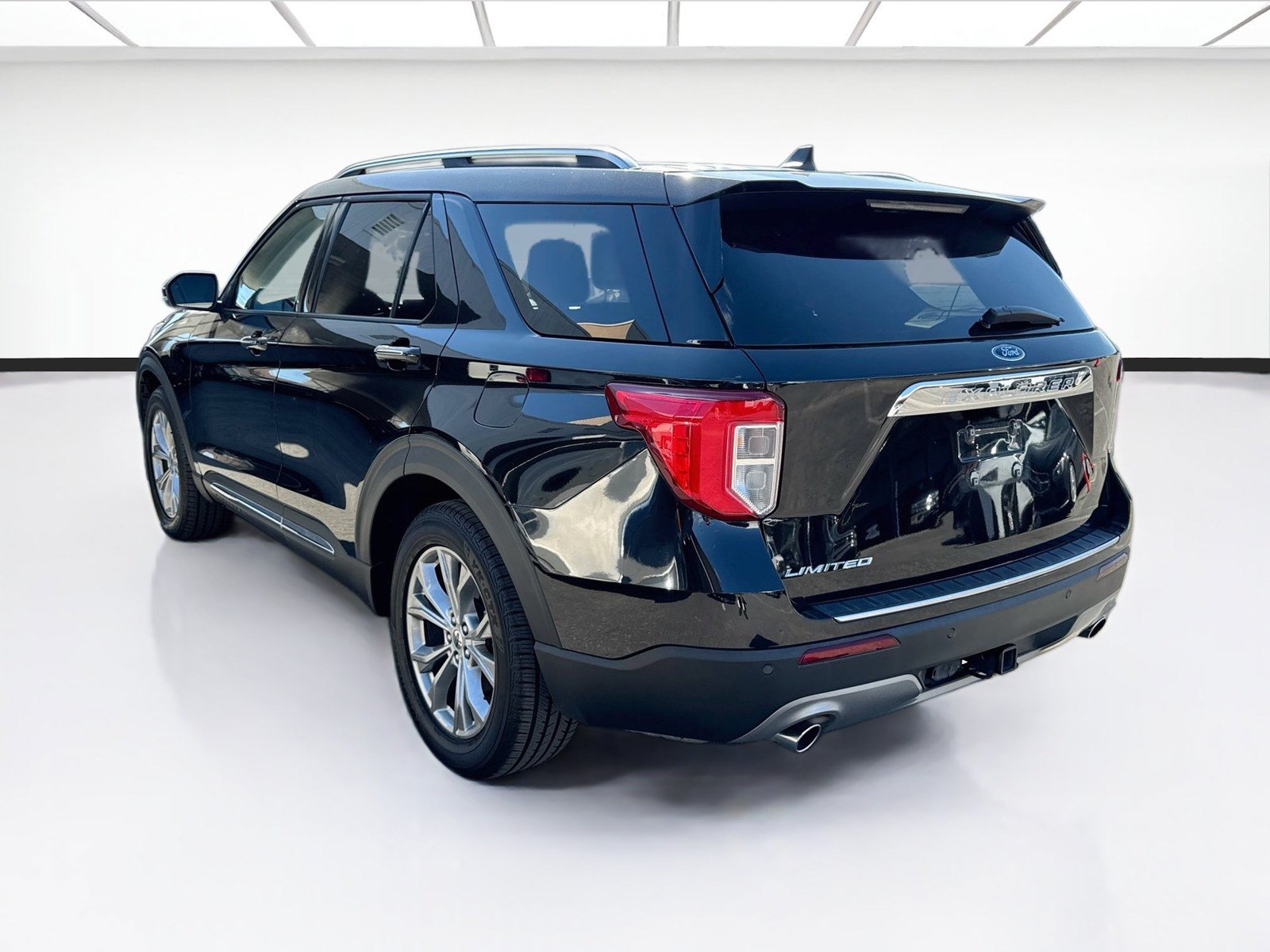 Used 2021 Ford Explorer Limited w/ Equipment Group 301A RWD image 6