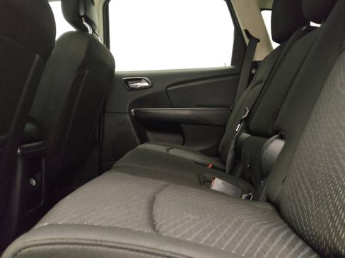 Used 2018 Dodge Journey SE w/ Connectivity Group FWD image 18