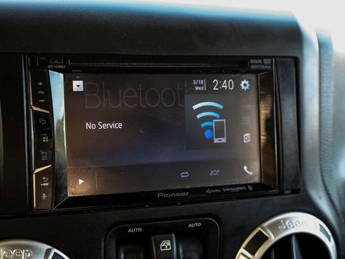 Used 2018 Jeep Wrangler Unlimited Sahara image 29