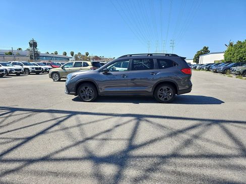 Used 2024 Subaru Ascent Onyx Edition image 4