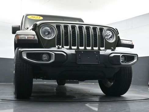 Used 2023 Jeep Gladiator Overland w/ Cold Weather Group AWD/4WD image 36