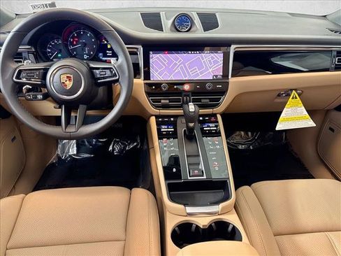 Used 2026 Porsche Macan AWD/4WD image 21