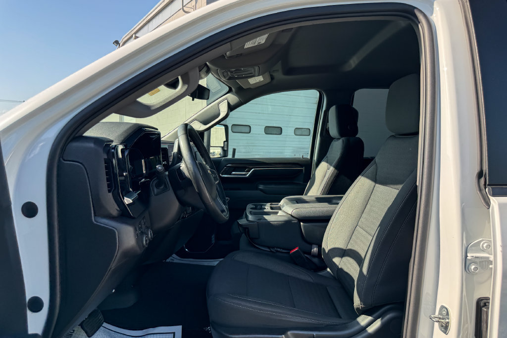 Used 2024 Chevrolet Silverado 2500 LT AWD/4WD image 25
