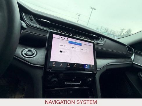 Used 2023 Jeep Grand Cherokee Limited w/ Luxury Tech Group II image 10