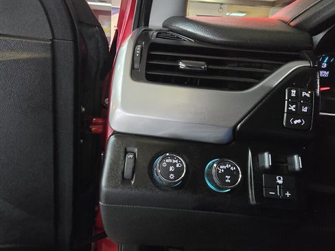 Used 2015 Chevrolet Suburban LTZ image 34