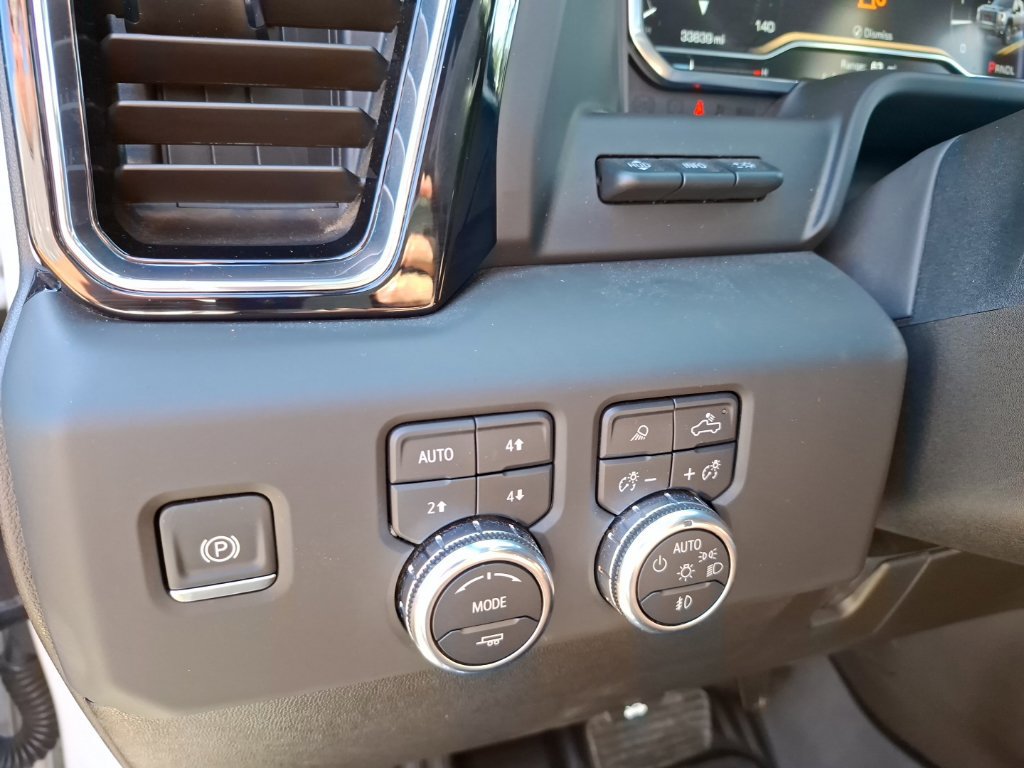 Used 2025 GMC Sierra 2500 Denali Ultimate AWD/4WD image 18