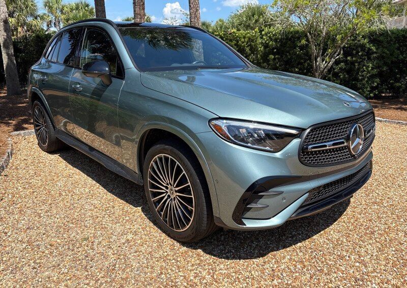 Used 2025 Mercedes-Benz GLC 300 image 12