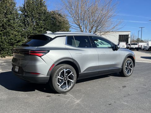 New 2026 Chevrolet Equinox EV LT image 9
