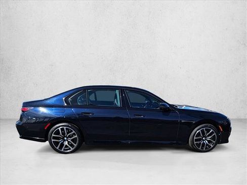 Used 2024 BMW 740i w/ Premium Package RWD image 3