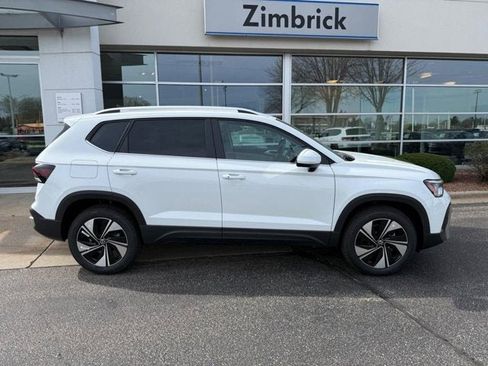 New 2026 Volkswagen Taos SE AWD/4WD image 2