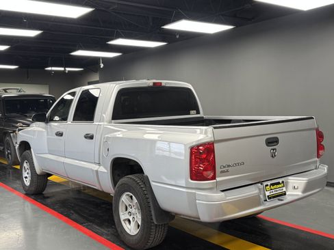 Used 2006 Dodge Dakota SLT image 2