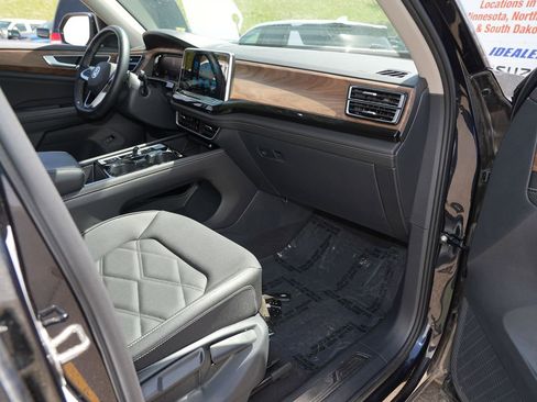 Used 2025 Volkswagen Atlas SE AWD/4WD image 34