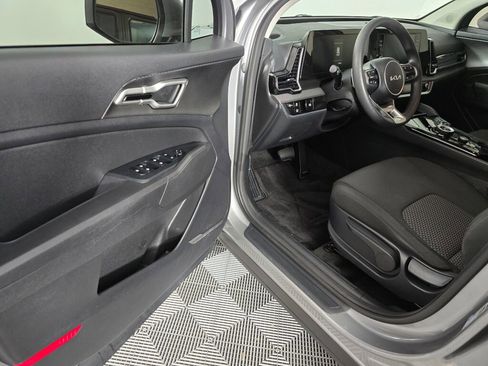 Used 2023 Kia Sportage LX image 18