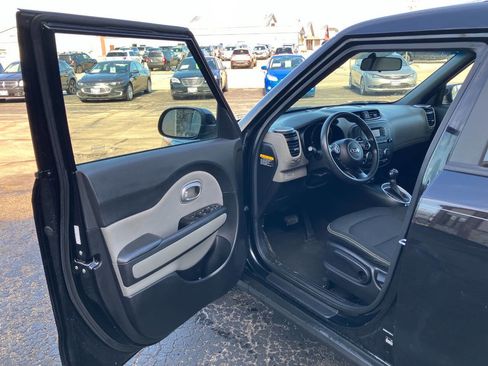 Used 2015 Kia Soul + image 8