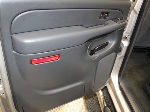 Used 2006 Chevrolet Silverado 2500 LT w/ Onstar Plus Package image 22