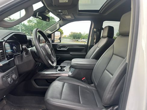 Used 2025 Chevrolet Silverado 2500 LTZ w/ LTZ Plus Package AWD/4WD image 11