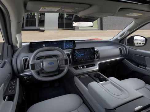 New 2026 Ford Expedition Active image 9