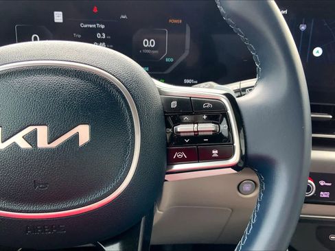 Used 2026 Kia Carnival SX w/ SX Dark Edition Package image 22