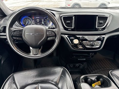 Used 2020 Chrysler Pacifica Limited image 12