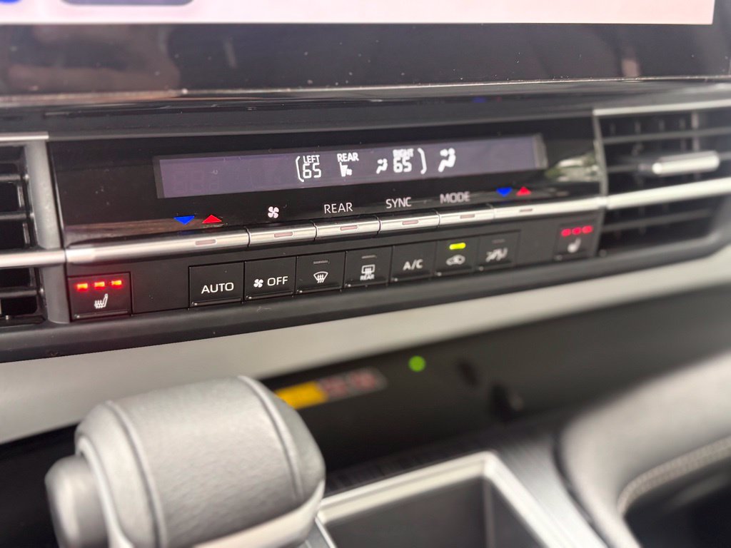 Used 2026 Toyota Sienna XLE FWD image 43