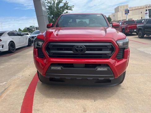 Used 2025 Toyota Tacoma SR5 AWD/4WD image 4