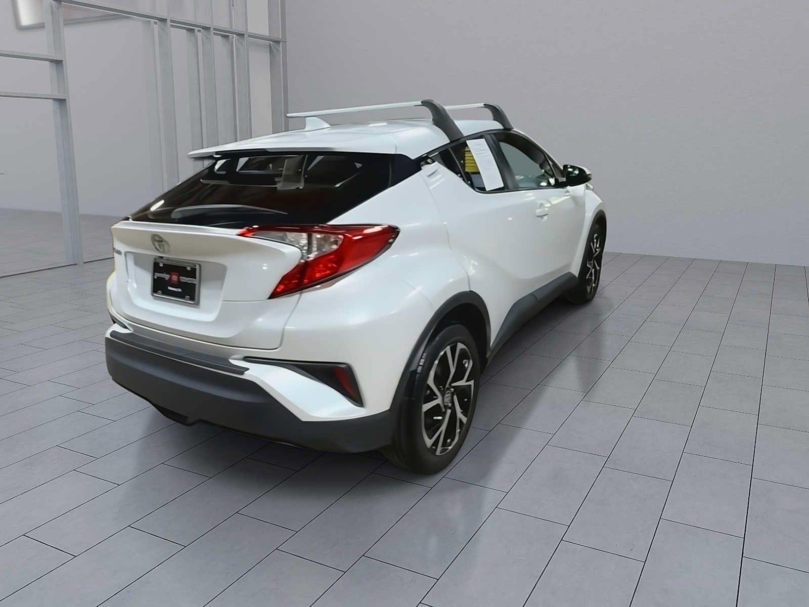 Used 2022 Toyota C-HR XLE FWD image 8