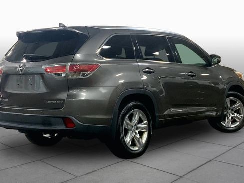 Used 2015 Toyota Highlander Limited Platinum AWD/4WD image 13