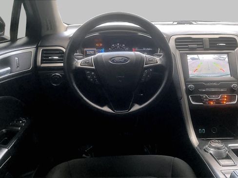 Used 2020 Ford Fusion SE FWD image 6