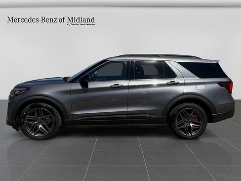 Used 2025 Ford Explorer ST AWD/4WD image 4