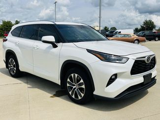 Used 2021 Toyota Highlander XLE FWD video 2