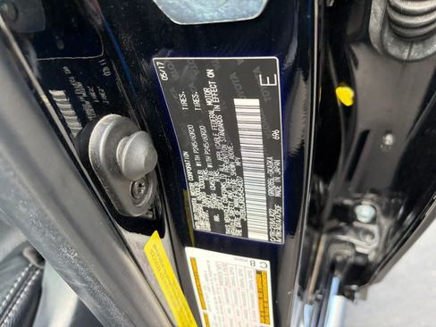 Used 2017 Toyota 4Runner Limited AWD/4WD image 9