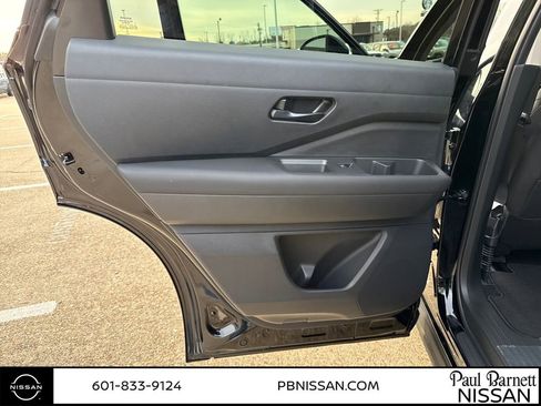 New 2025 Nissan Pathfinder SV w/ SV Premium Package image 34