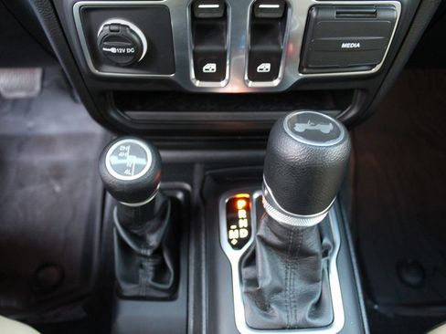 Used 2021 Jeep Wrangler Sport S image 26