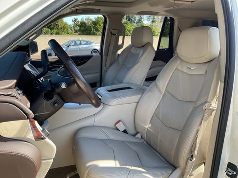 Used 2015 Cadillac Escalade Luxury image 19