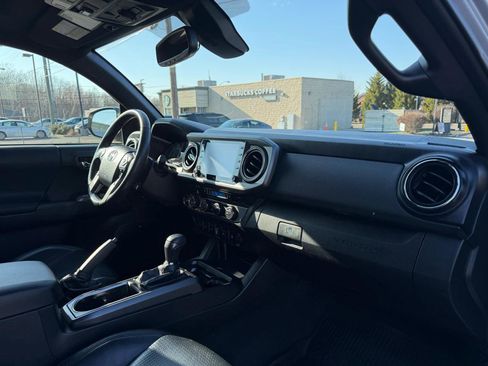 Used 2020 Toyota Tacoma TRD Off-Road w/ TRD Premium Off Road Package image 22
