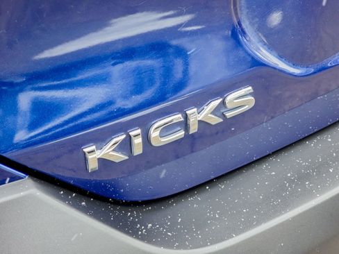 Used 2018 Nissan Kicks SV image 18