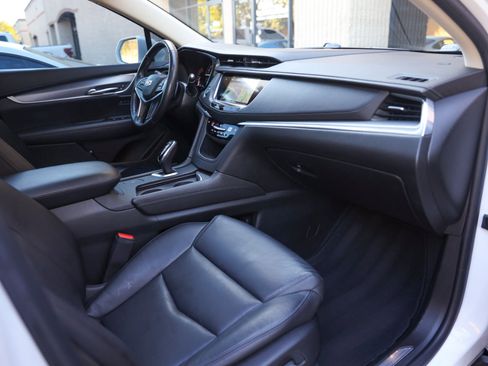 Used 2018 Cadillac XT5 Luxury w/ LPO, Black Ice Package image 19