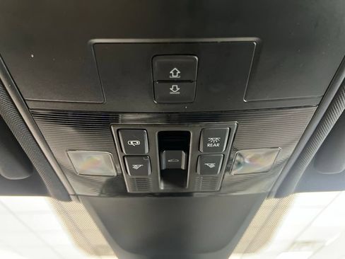 Used 2023 Volkswagen Tiguan SE R-Line FWD image 27