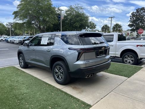 Used 2024 Chevrolet Traverse LS FWD image 4