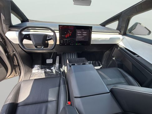 Used 2024 Tesla Cybertruck AWD Crew Cab image 16