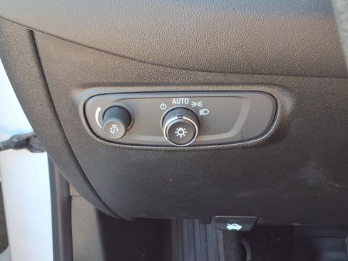 Used 2020 Chevrolet Equinox LS image 22